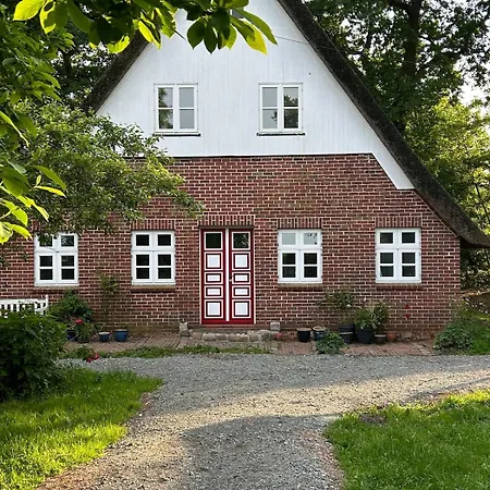 Holiday home Haus Adele Drochtersen